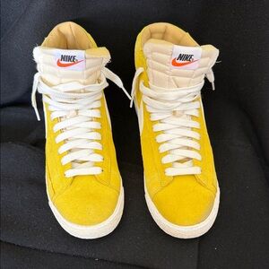 Men’s Nike Yellow and White High-Tops Size 10
